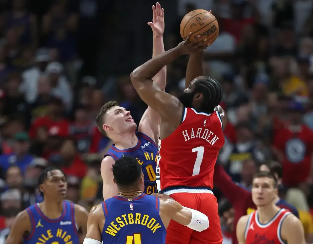 威少官方公布新规，哈登引发争议，湖人球迷热议！